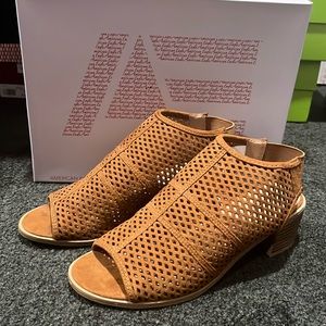 American Eagle Outfitters Tan Perforated Peep-Toe Sandals
